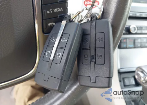 2011 Ford Taurus Limited z USA, uszkodzony, nr VIN 1FAHP2FW7BG114213